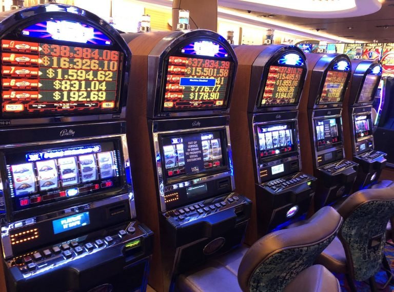 Mobile sports betting interface showing basketball and football markets on cassino game